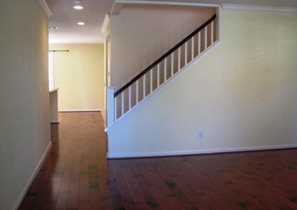 450 Chestnut St - Photo 3 of 9