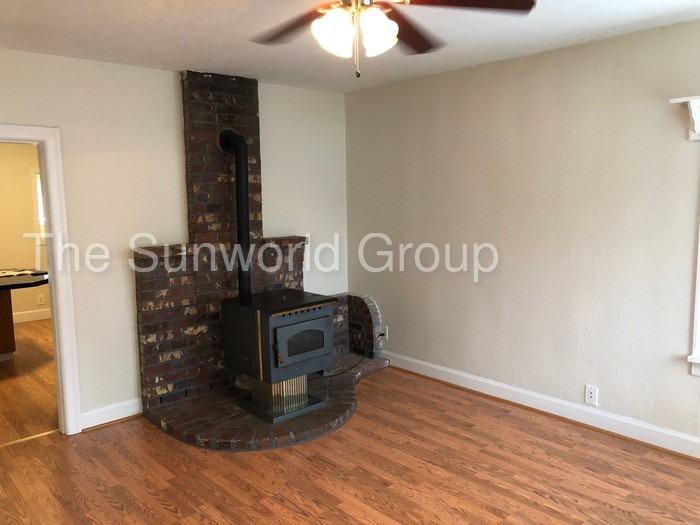 944 Dale St - Photo 2 of 13