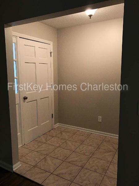 141 N Lakeshore Dr - Photo 2 of 48