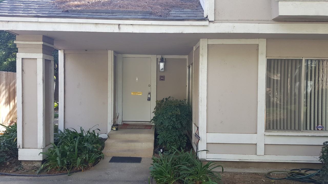 123 Fairgrounds Dr - Photo 2 of 11