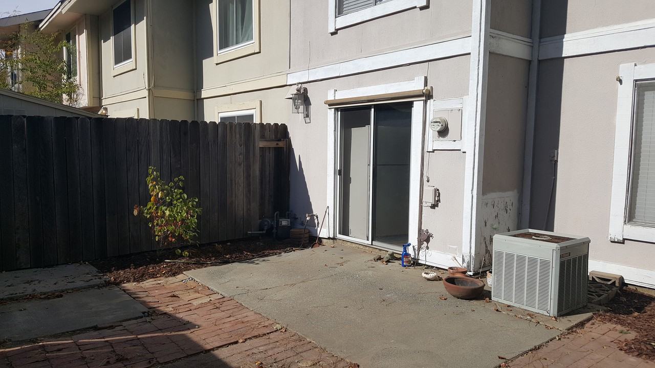 123 Fairgrounds Dr - Photo 3 of 11