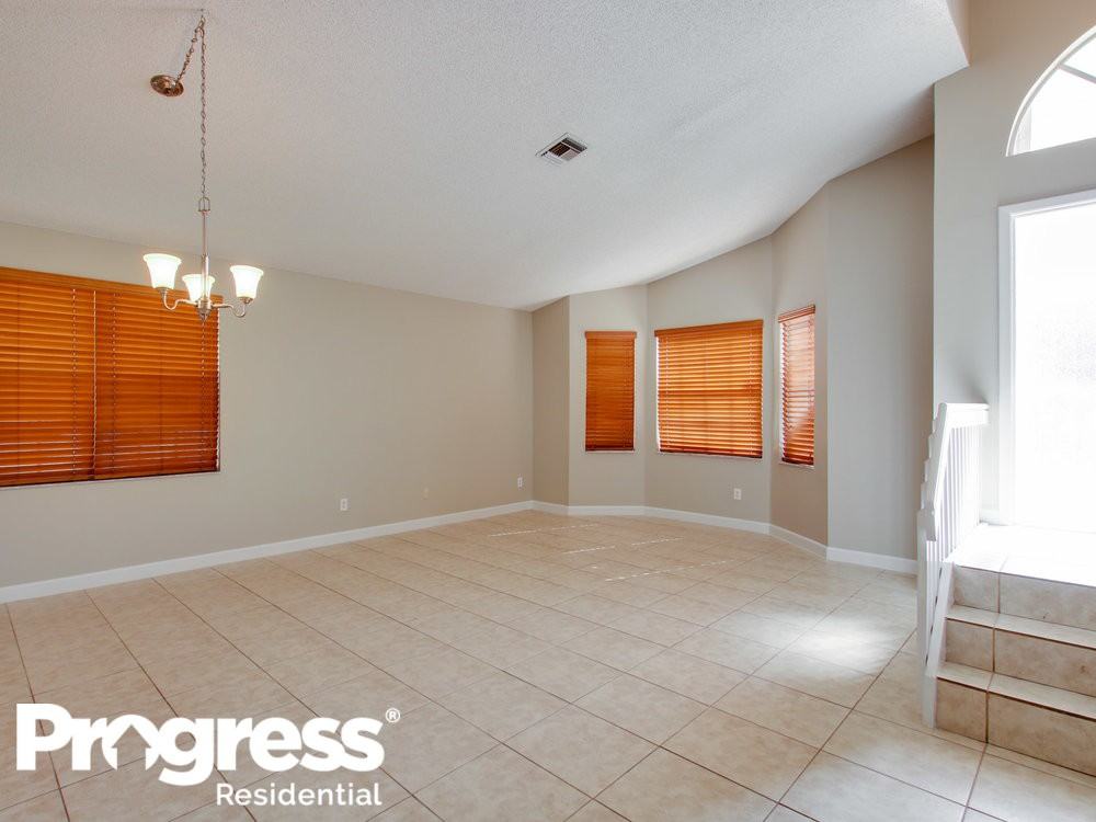 558 NW 159th Ave - Photo 3 of 19