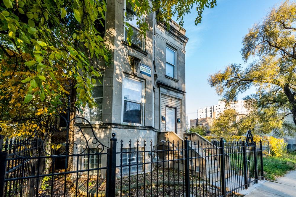 1224 S Troy - Photo 2 of 8