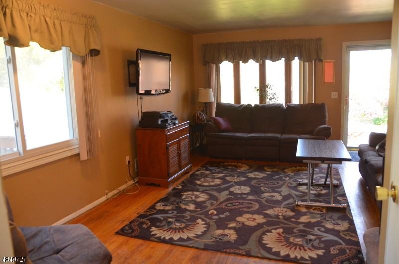 311 Kingston Rd - Photo 3 of 20