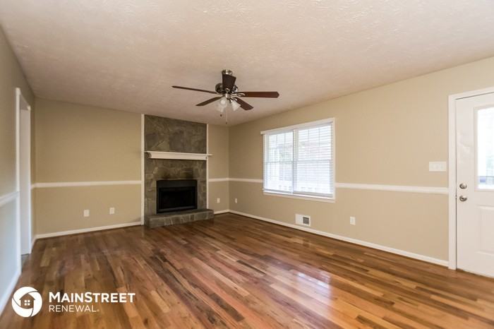 371 Indian Hills Dr - Photo 2 of 15