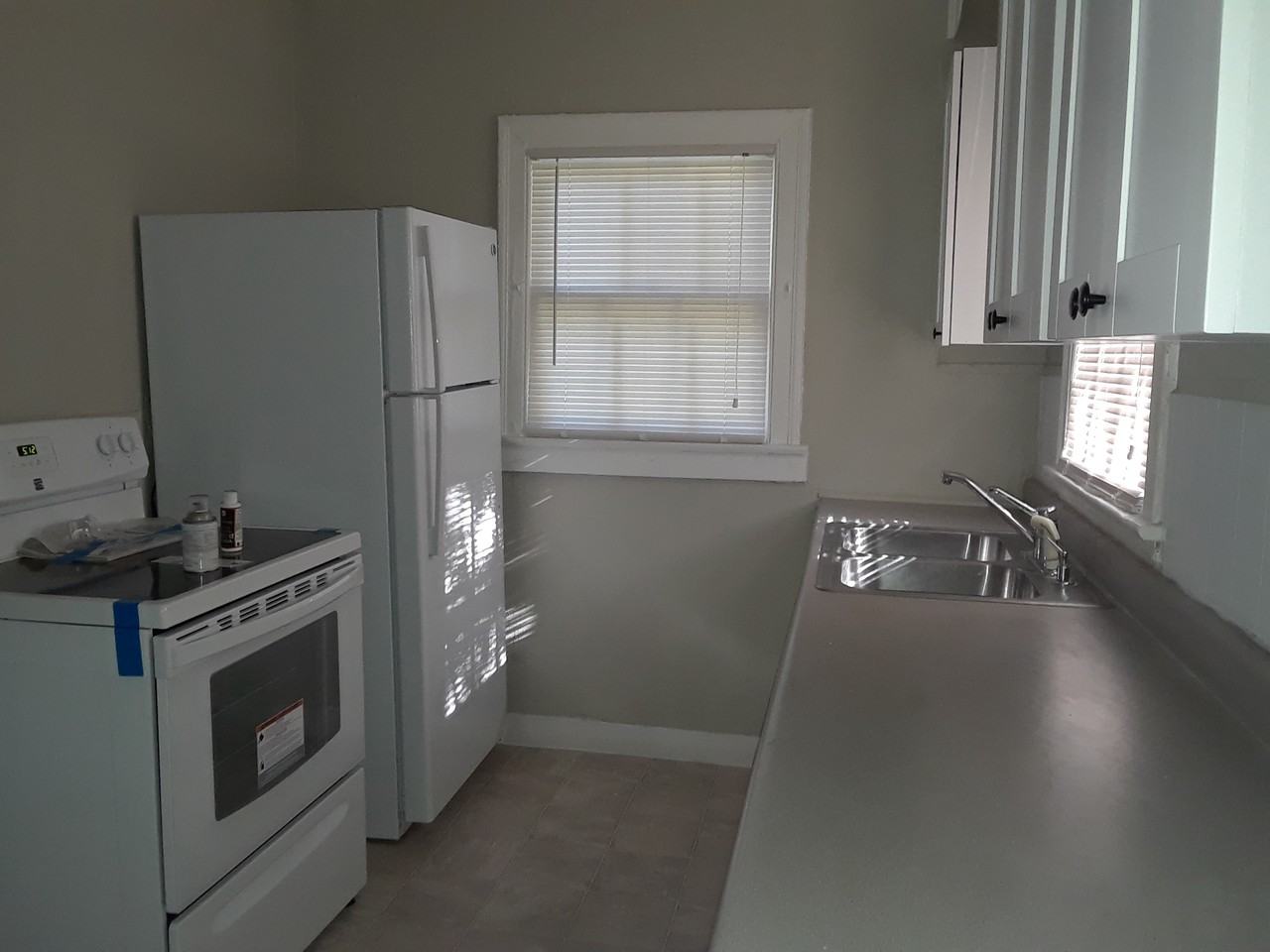 2402 West North B Street - Photo 2 of 4