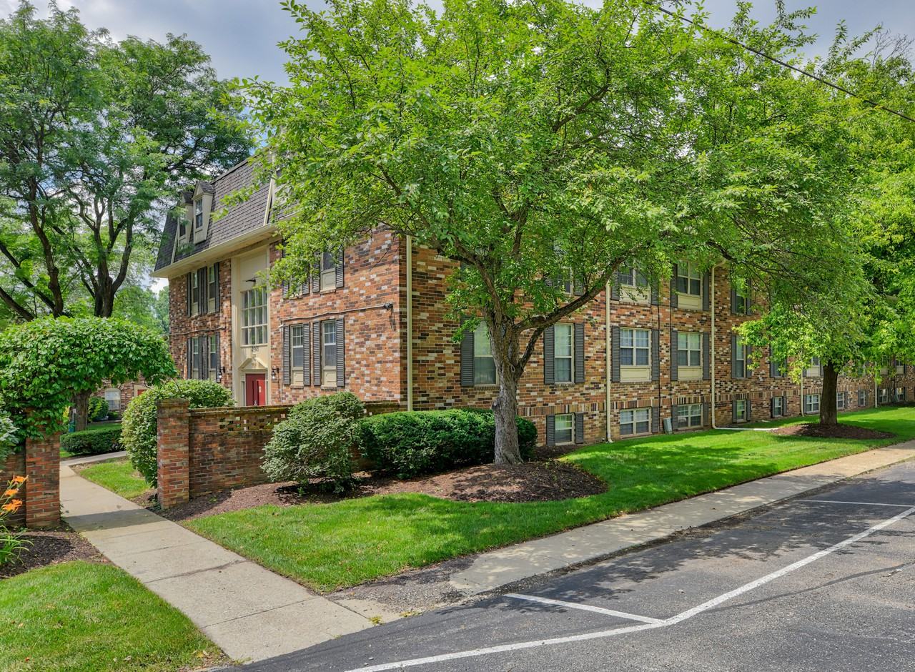 Arlington Pointe Apartments - Photo 3 of 19