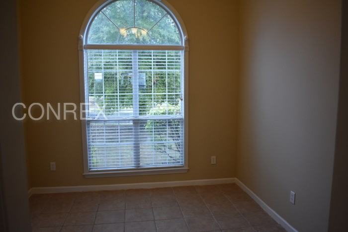 1023 Kerry Dr - Photo 2 of 12