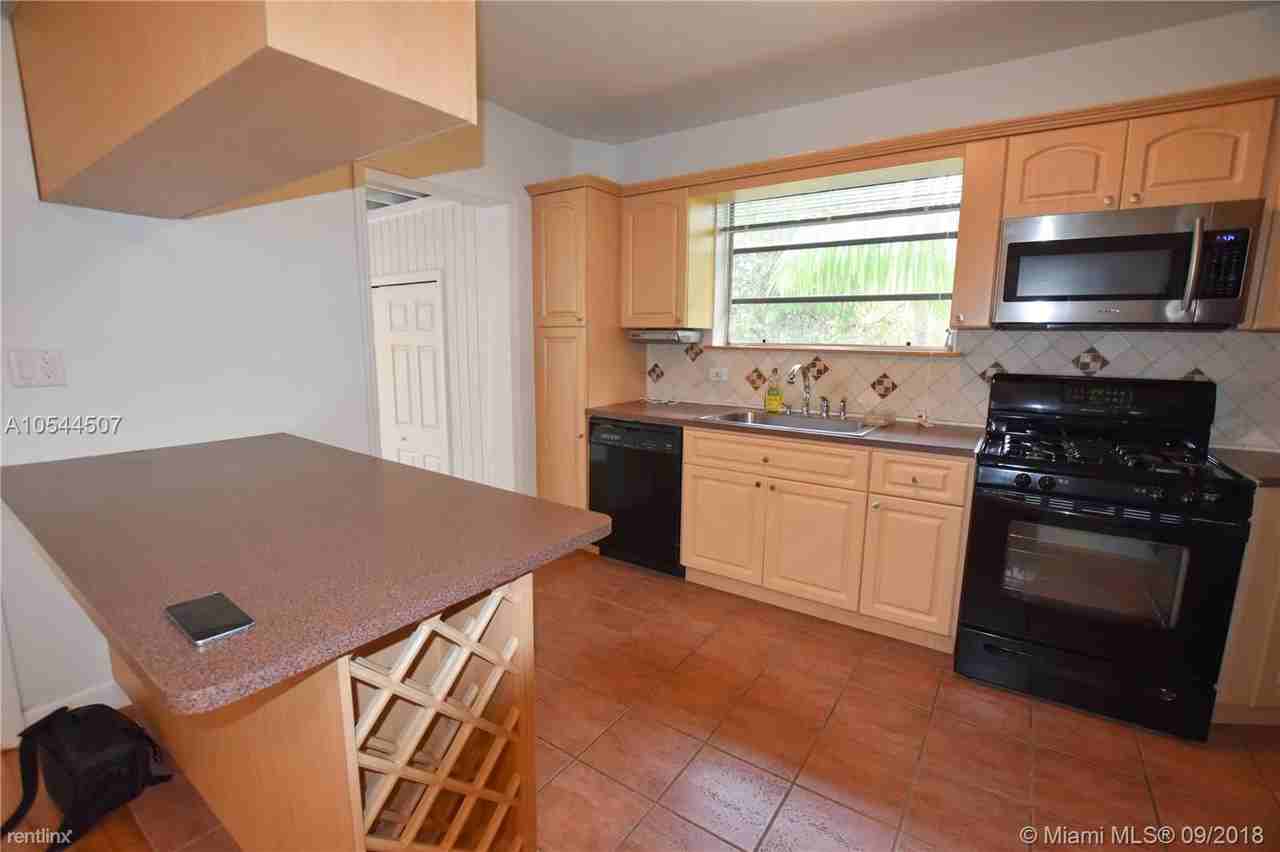 1180 SW 22nd Ter - Photo 3 of 10