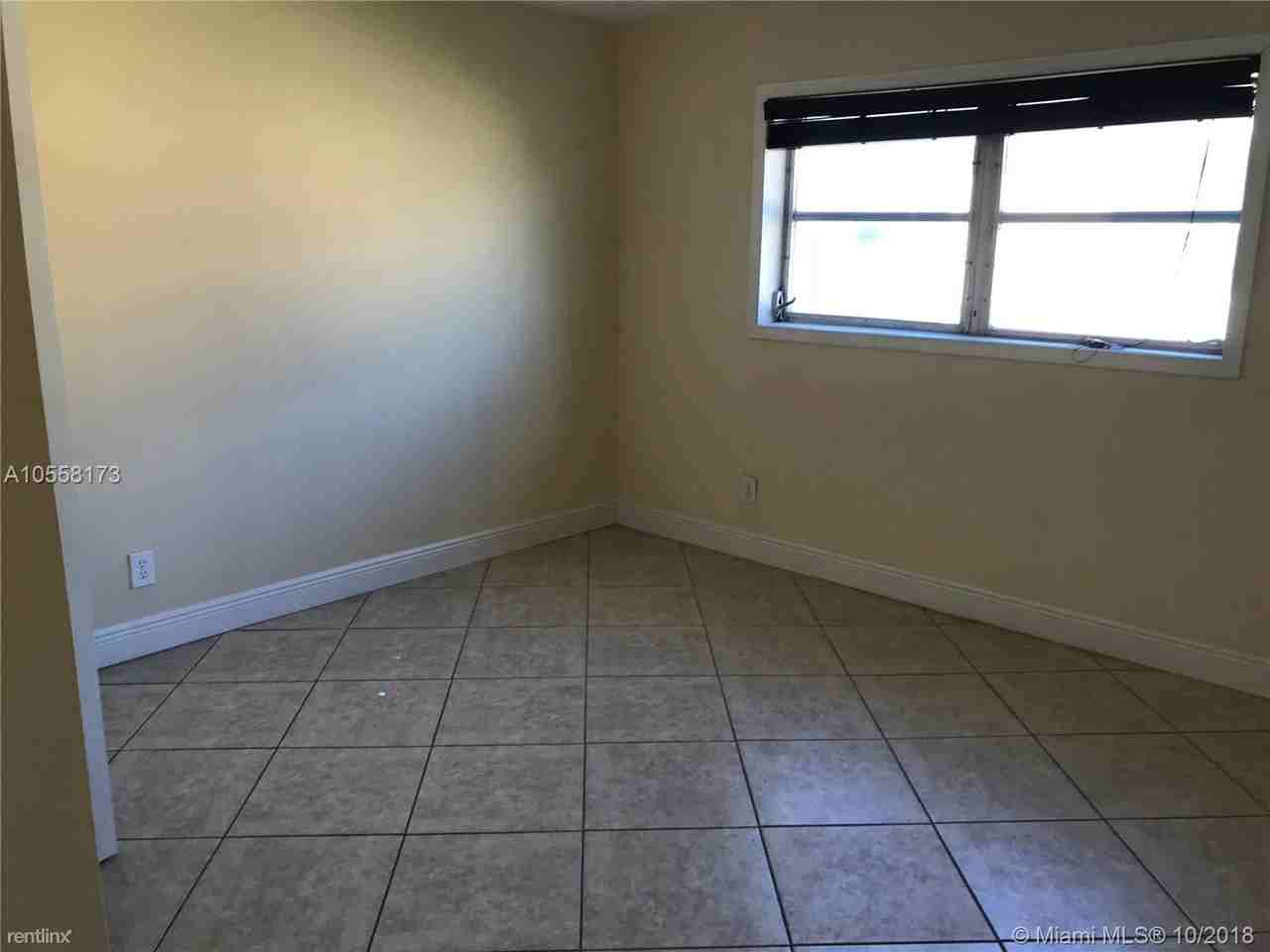 5202 Flagler St - Photo 2 of 8