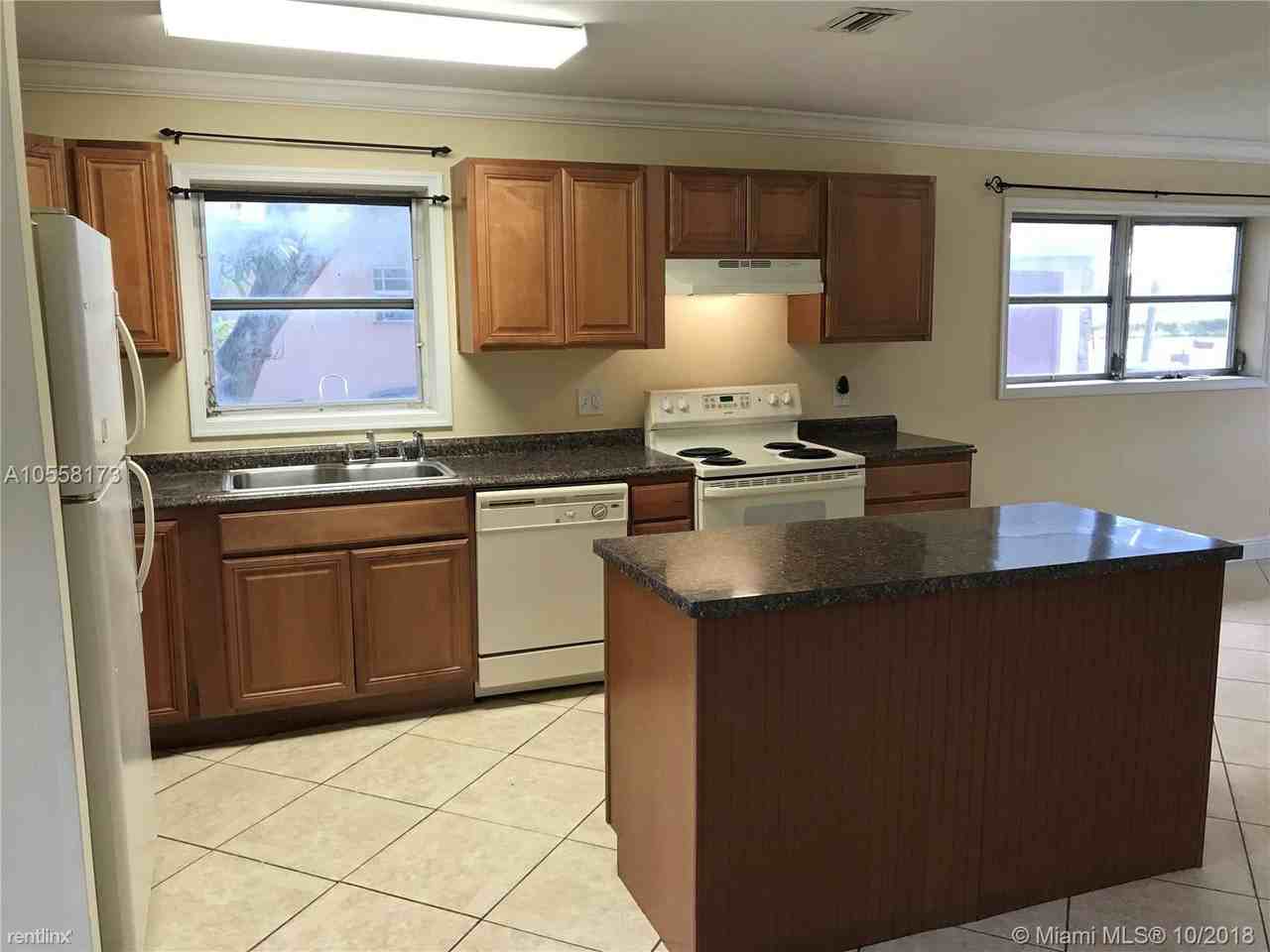 5202 Flagler St - Photo 3 of 8
