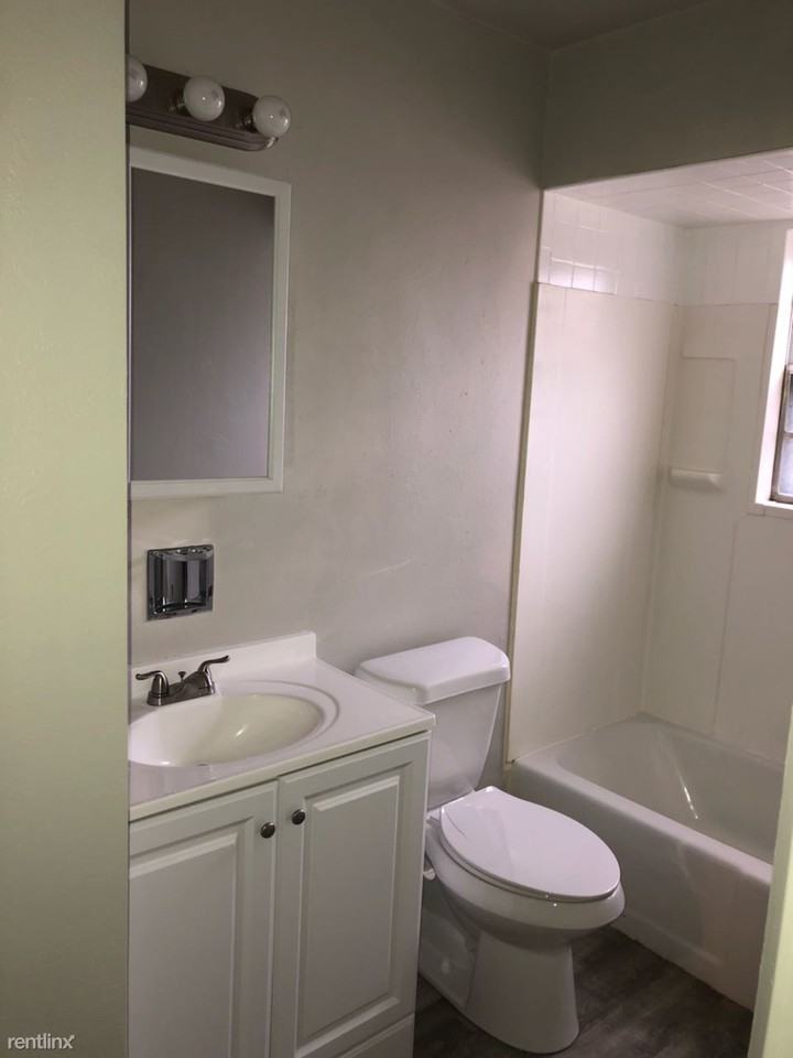 215 S Central Ave - Photo 3 of 5