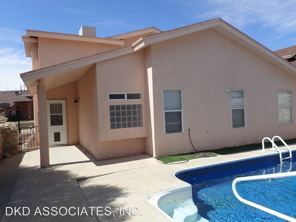 7465 Umbria Dr - Photo 2 of 20