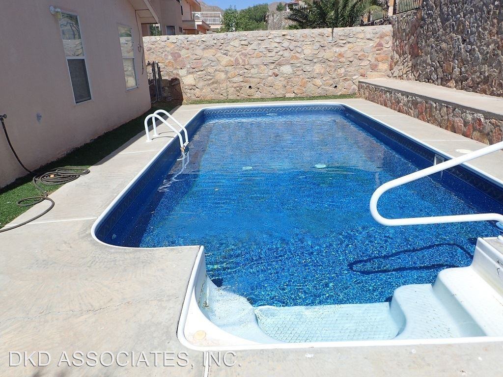 7465 Umbria Dr - Photo 3 of 20