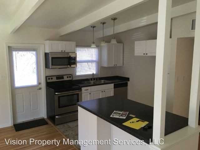 2913 Northeast 14th Street - Photo 2 of 13