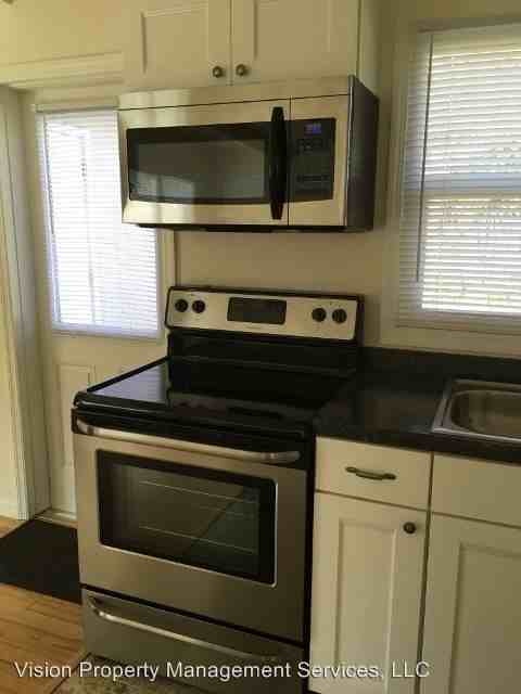 2913 Northeast 14th Street - Photo 3 of 13
