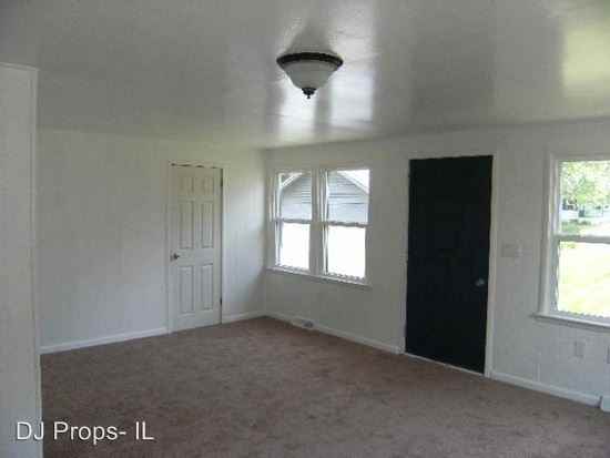 312 8th St - Photo 2 of 7