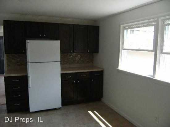 312 8th St - Photo 3 of 7