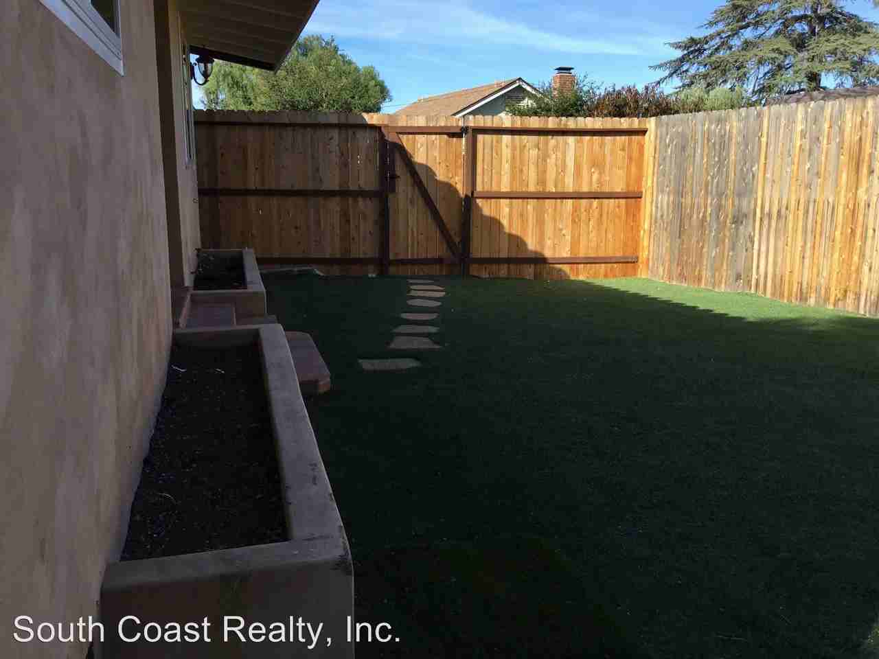 4547 4547 Hollister Ave - Photo 3 of 13