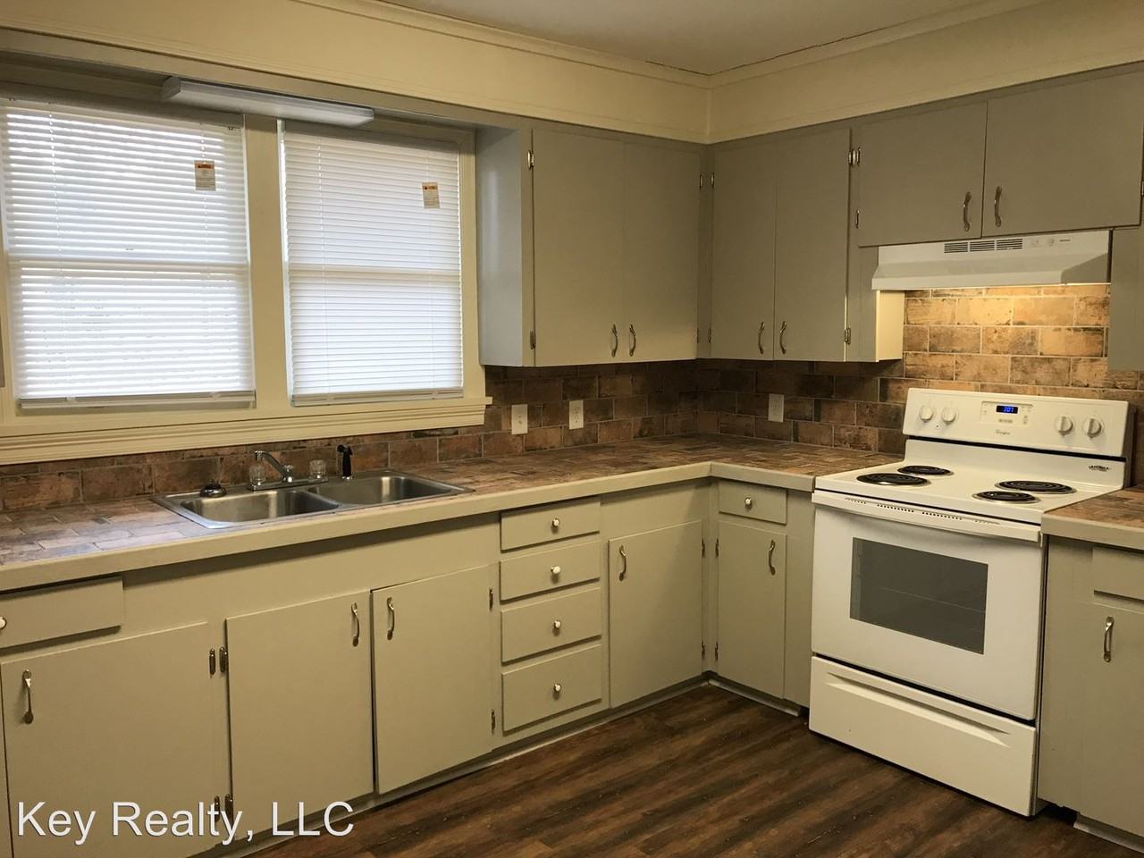 219 Louise Dr - Photo 3 of 5