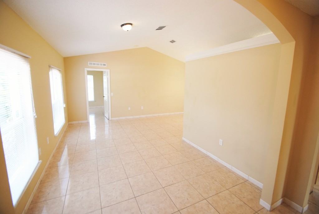 208 Verzon Ct - Photo 3 of 9