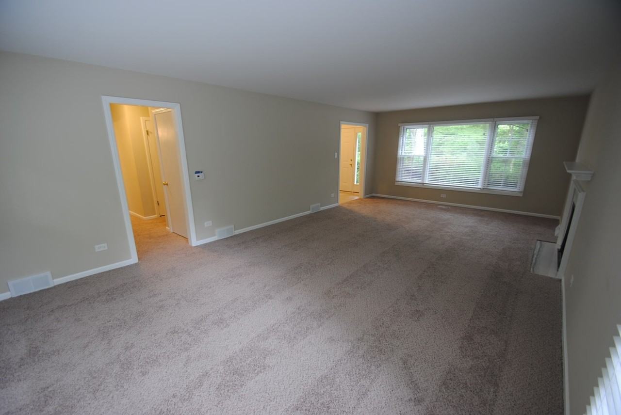 909 S Green Bay Rd - Photo 3 of 15