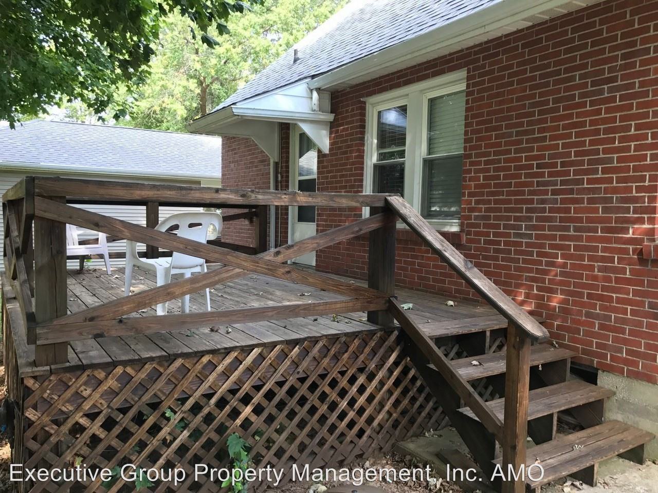 121 Broadway St - Photo 3 of 4