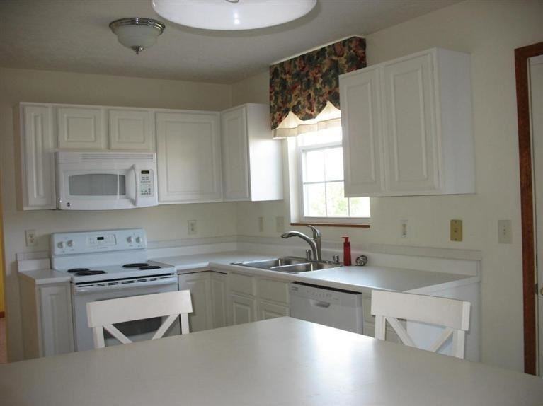 1040 Bloomfield Ct - Photo 2 of 21