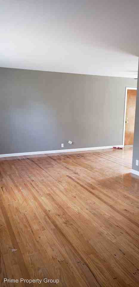 1903 Crescent Dr - Photo 3 of 18