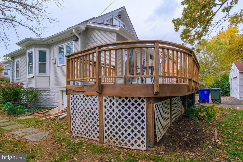 907 N Daniel St - Photo 2 of 30