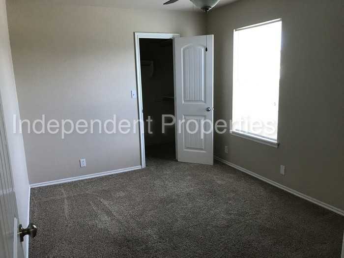 8232 E 19th St - Photo 3 of 5