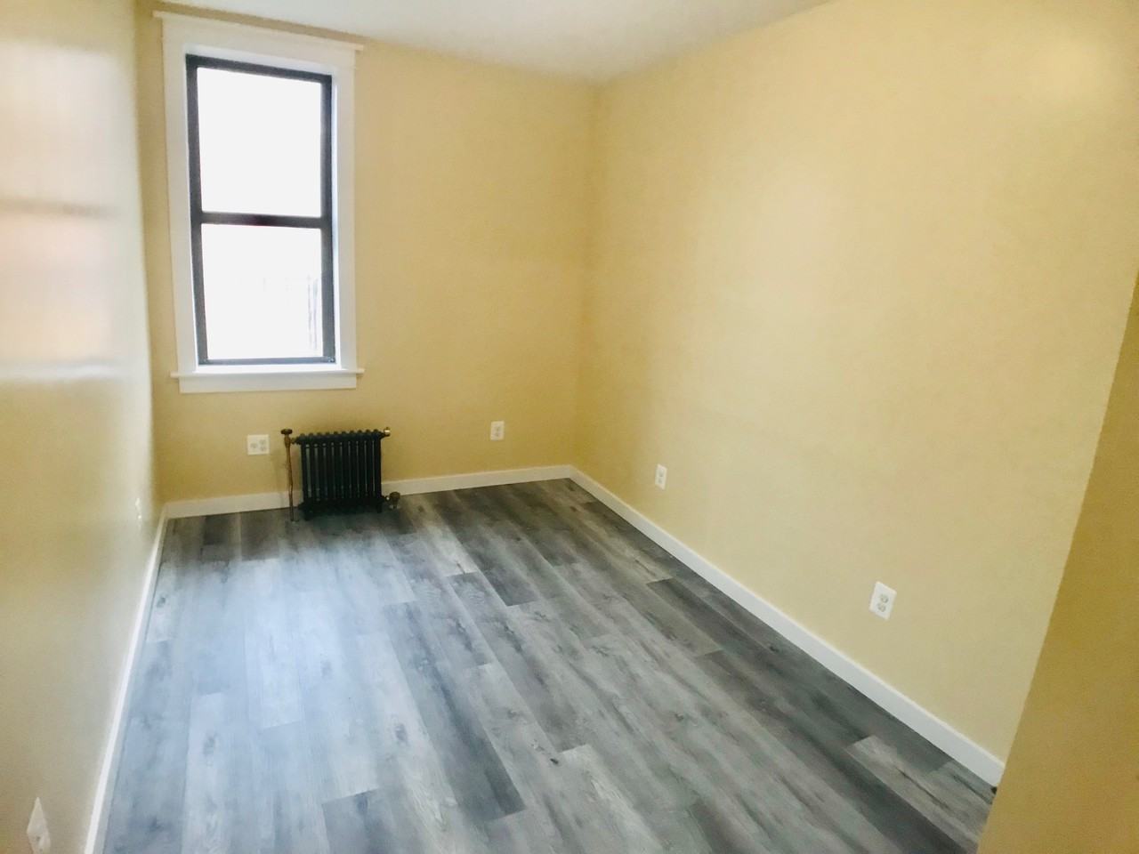 22-88 Mott Avenue #4b - Photo 3 of 10