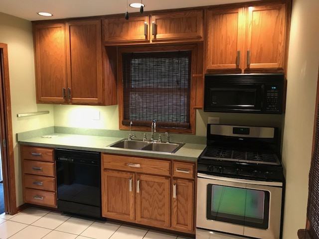 7935 S 88th Ave - Photo 2 of 16