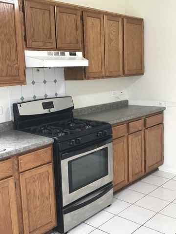 3133 Hopkins St - Photo 2 of 13