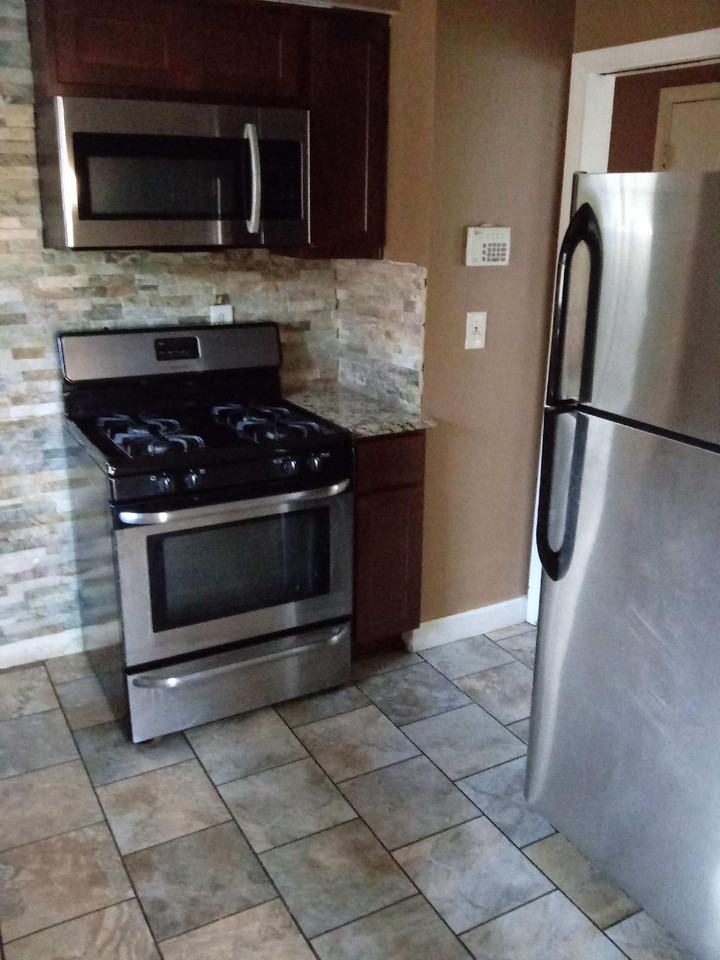 5533 N Argyle Ave - Photo 2 of 7
