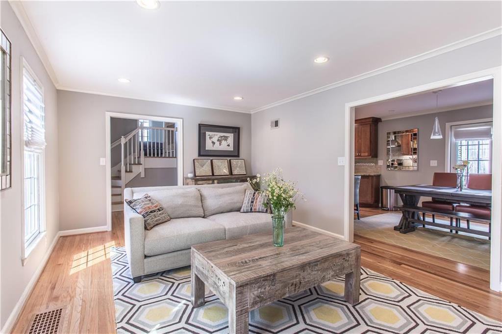 5505 Oak Street - Photo 3 of 18