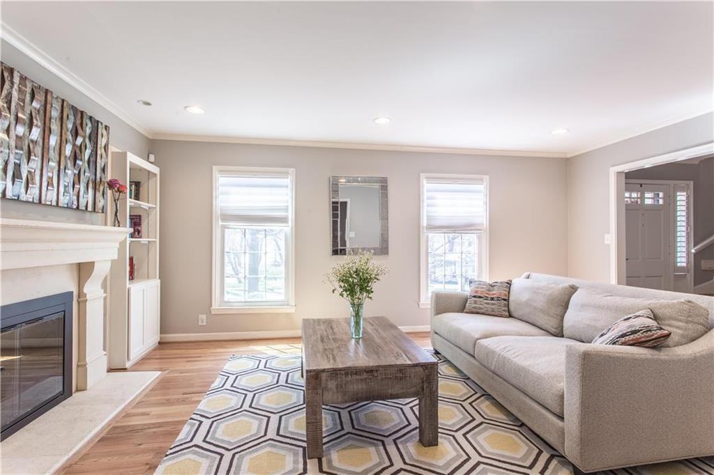 5505 Oak Street - Photo 2 of 18