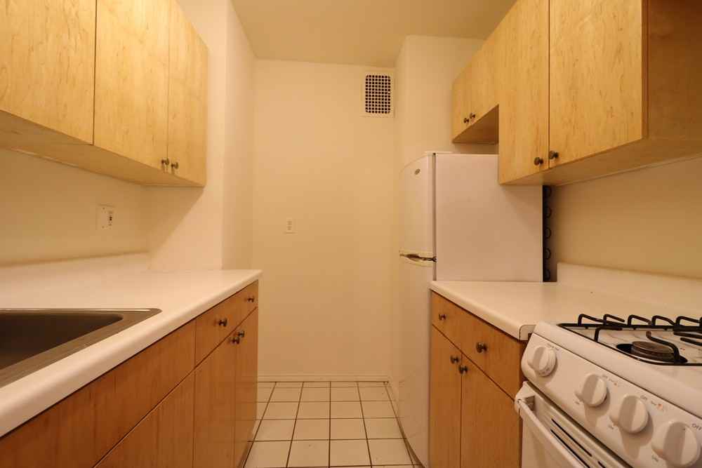 107-10 Shorefront Parkway - Photo 3 of 4