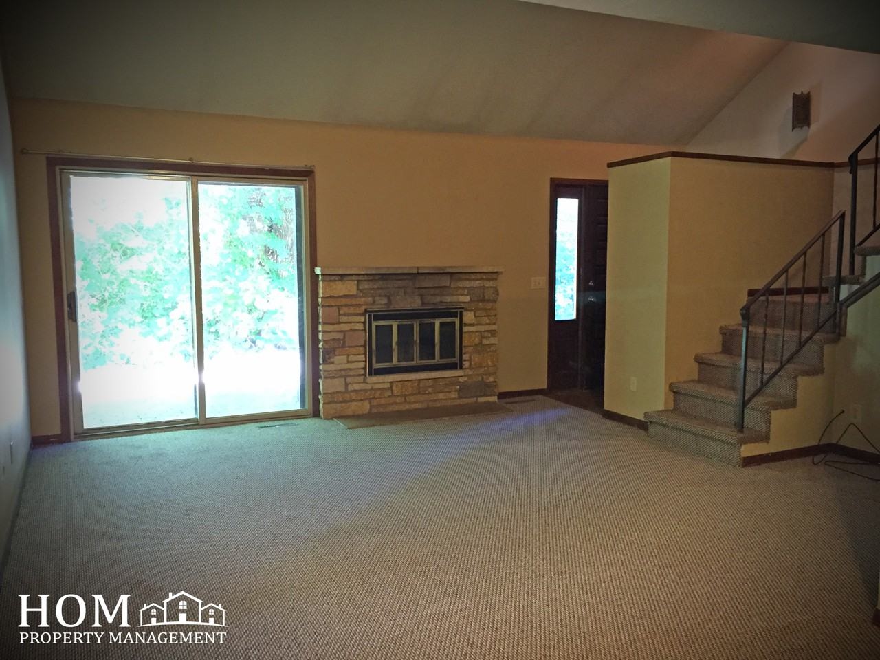 25 Camelot Ln - Photo 3 of 10