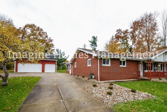 8976 N Bedford Rd - Photo 2 of 11