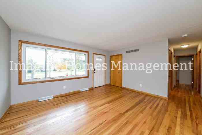 8976 N Bedford Rd - Photo 3 of 11