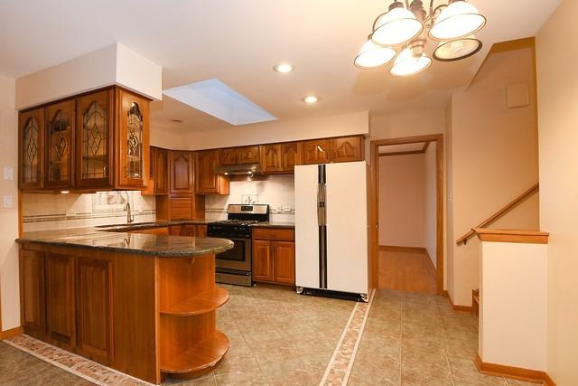 12921 S 83rd Ct - Photo 3 of 10