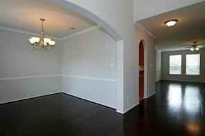 114 N Hawkhurst Cir - Photo 2 of 10