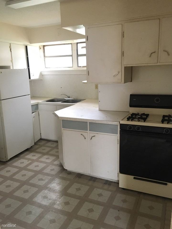 1119 Jefferson Ave - Photo 3 of 8