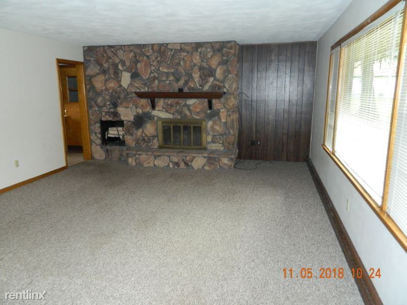 6813 Auburn St - Photo 3 of 16