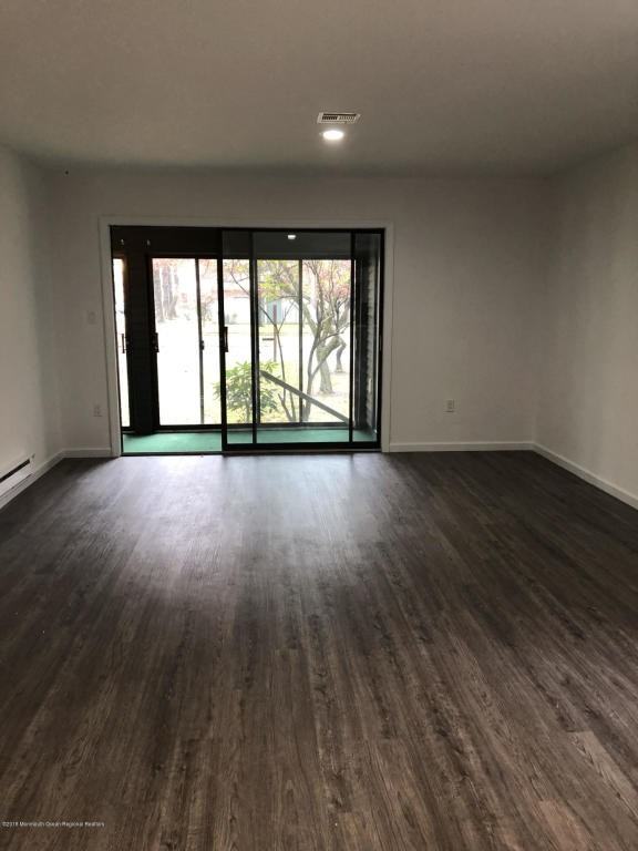 214 Medford Ct - Photo 2 of 14