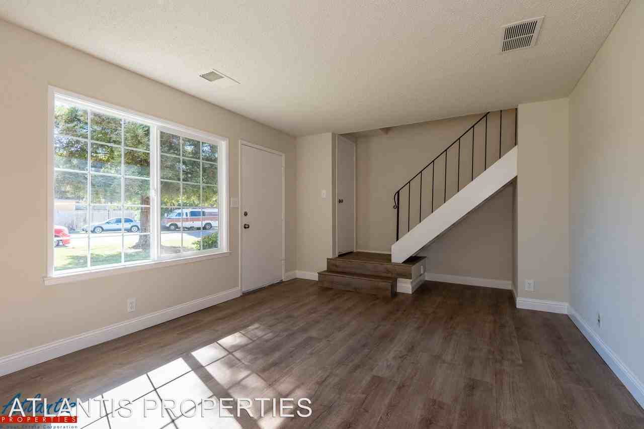 425 Velasco Dr - Photo 2 of 11