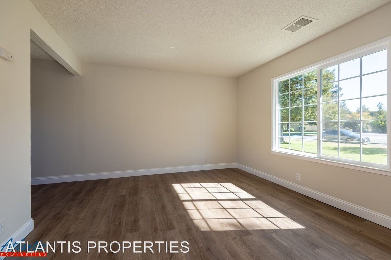 425 Velasco Dr - Photo 3 of 11