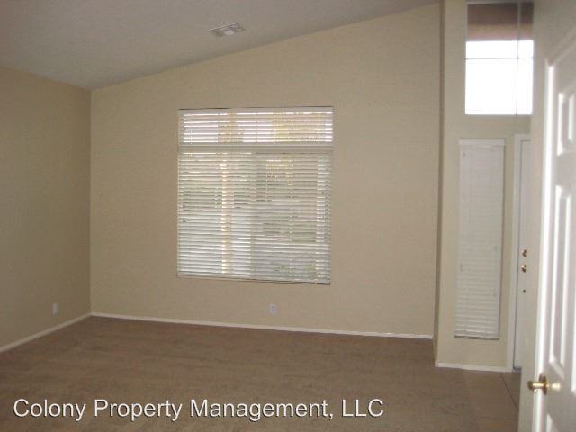 843 W Locust Dr - Photo 2 of 12