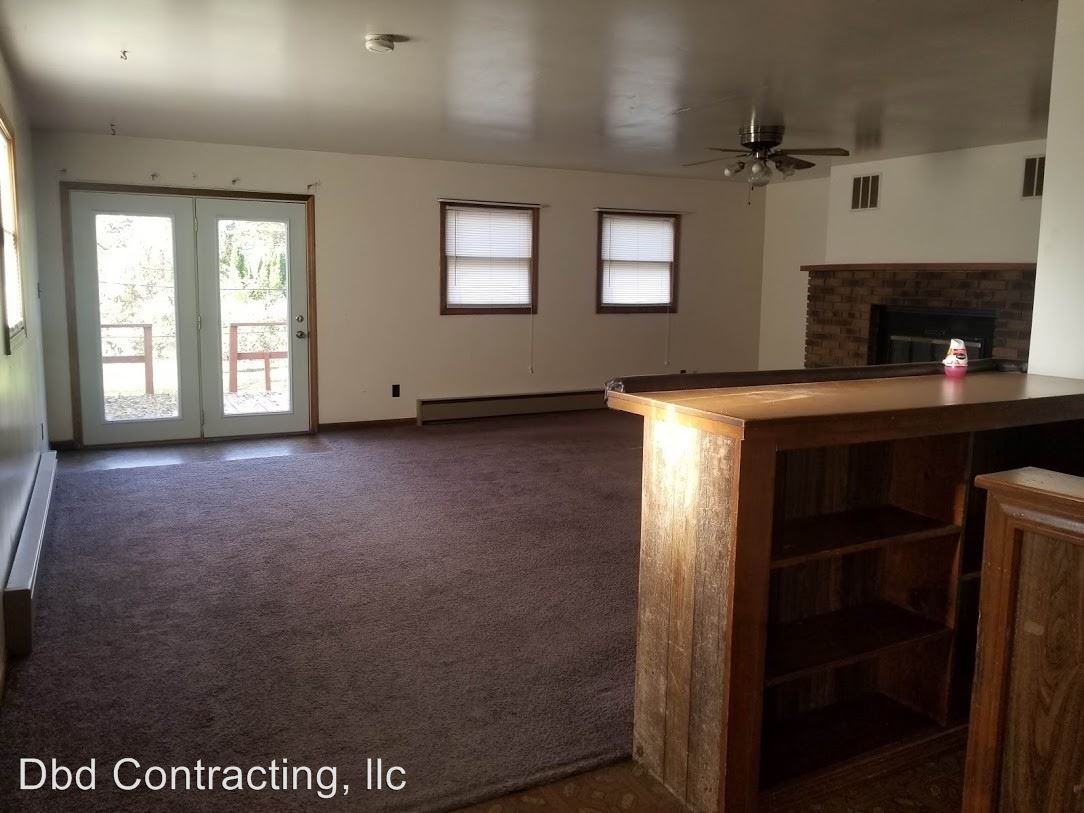 608 Warwick Ave - Photo 2 of 6